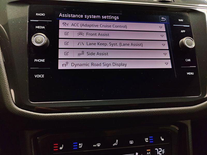 Used 2024 Volkswagen Tiguan AWD SEL R-Line w/Sunroof/NavImage 10