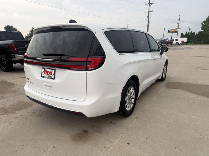 Used 2024 Chrysler Pacifica Touring LImage 34