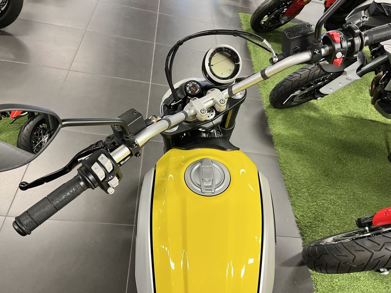 2023 Ducati SCRAMBLER ICON in a YELLOW exterior color. Cross Country Cycle 201-288-0900 crosscountrycycle.net 