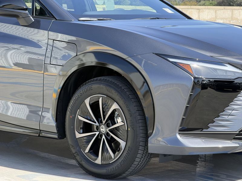 New 2026 Lexus RZ 350eImage 4