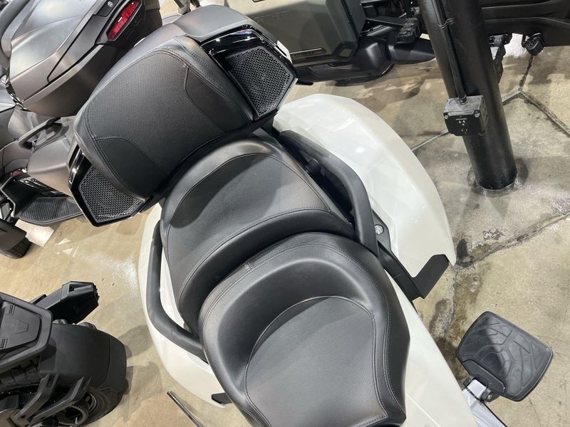 New 2026 Can-Am SPYDER F3 LIMITED (SE6) Image 14