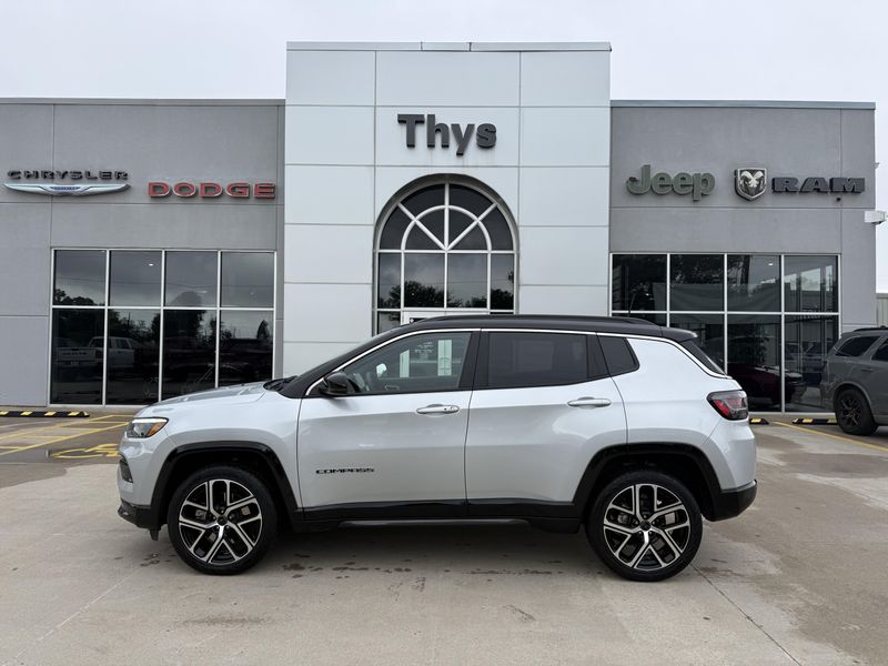 Used 2025 Jeep Compass LimitedImage 34