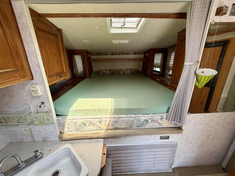 Used 2005 ARCTIC FOX 990 Image 7