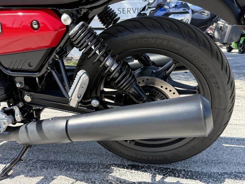 2024 Moto Guzzi V7 Stone Corsa