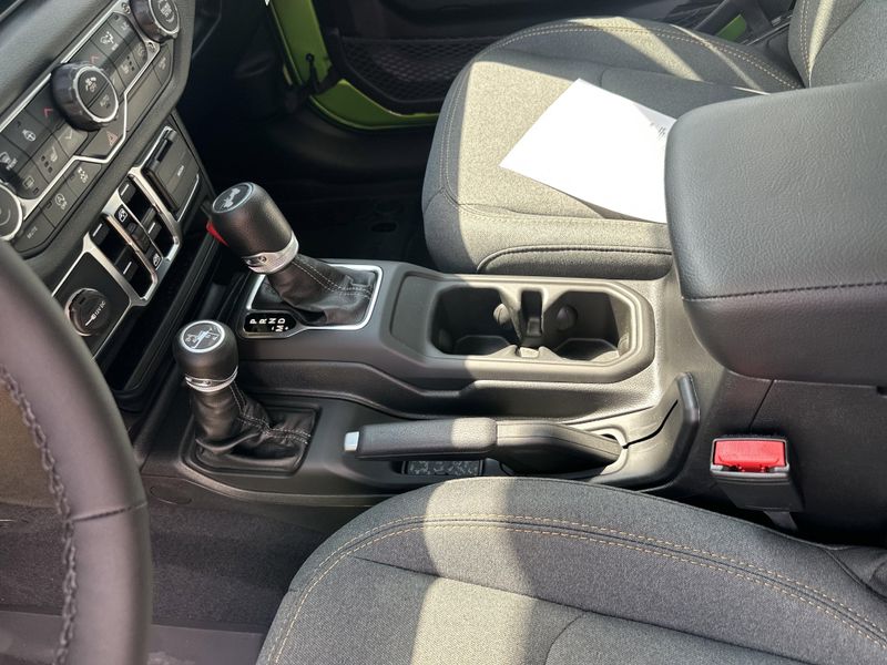 New 2025 Jeep Wrangler 4-door Sport SImage 24