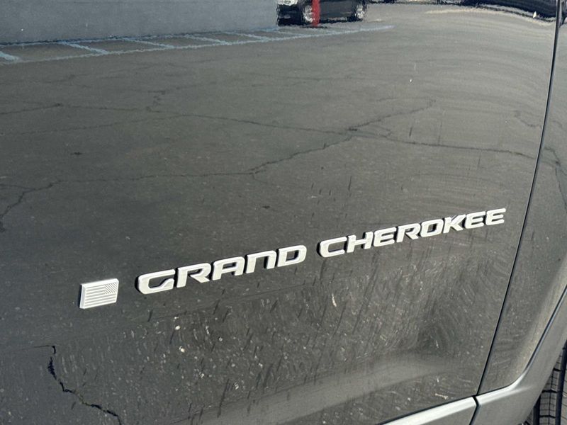 New 2026 Jeep Grand Cherokee L Laredo 4x2