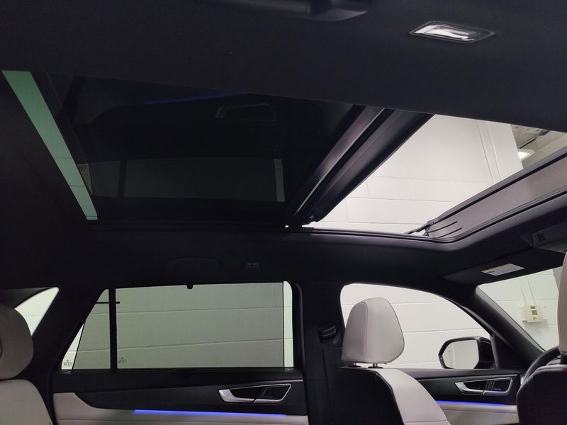 Used 2025 Volkswagen Atlas Cross Sport SEL Premium R-Line w/Sunroof/NavImage 7