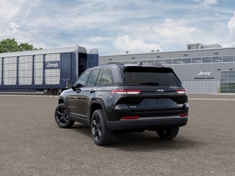 New 2026 Jeep Grand Cherokee Limited 4x4Image 3