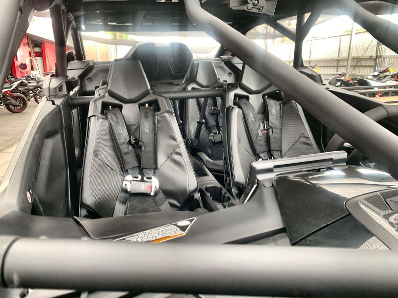 New 2026 Can-Am MAVERICK R MAX X RC 999T DCT Image 15