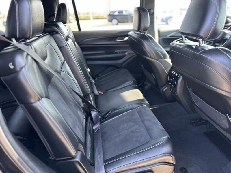 Used 2024 Jeep Grand Cherokee L AltitudeImage 11