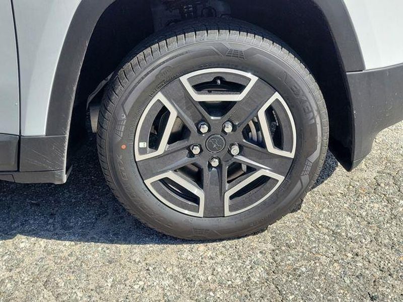 New 2026 Jeep Cherokee Laredo 4x4