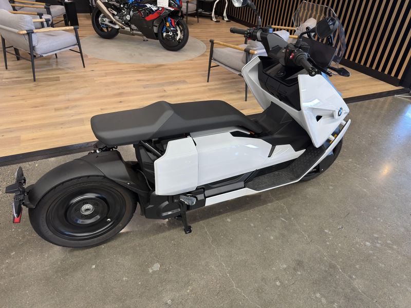 2024 BMW CE 04 - LIGHT WHITE 