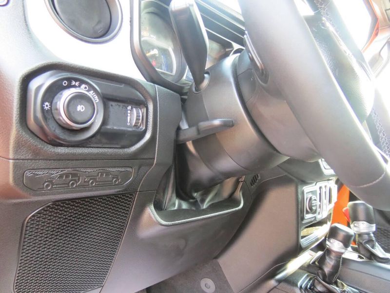 Used 2025 Jeep Wrangler Sport S 4x4 2dr SUVImage 17