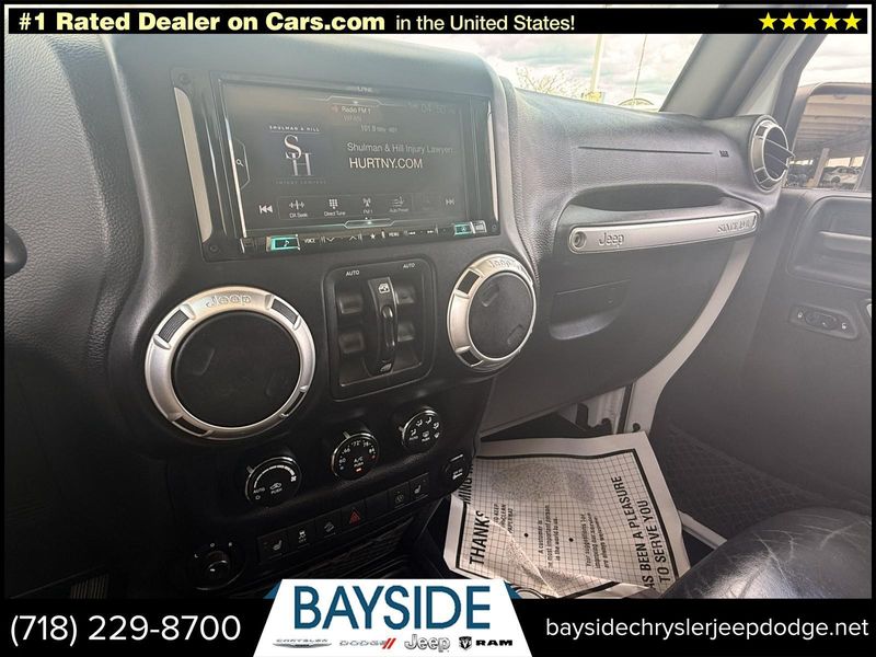 2015 Jeep Wrangler Unlimited Sahara photo 19