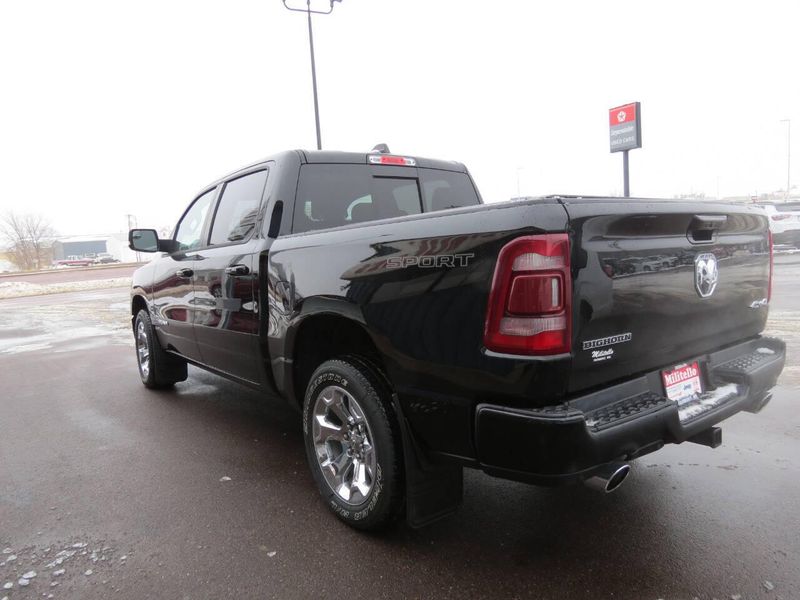 2021 RAM 1500 Big Horn 4x4 4dr Crew Cab 5.6 ft. SB PickupImage 6