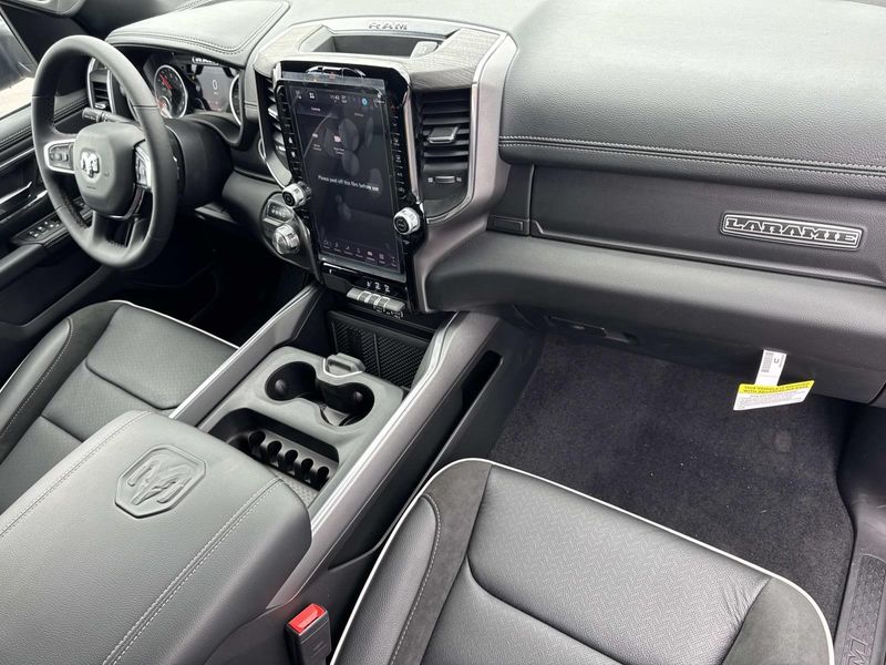 New 2026 RAM 1500 Laramie Crew Cab 4x2 5'7' Box