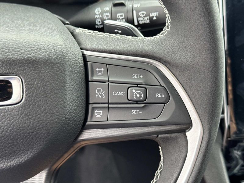 New 2026 Jeep Grand Cherokee Laredo X 4x2
