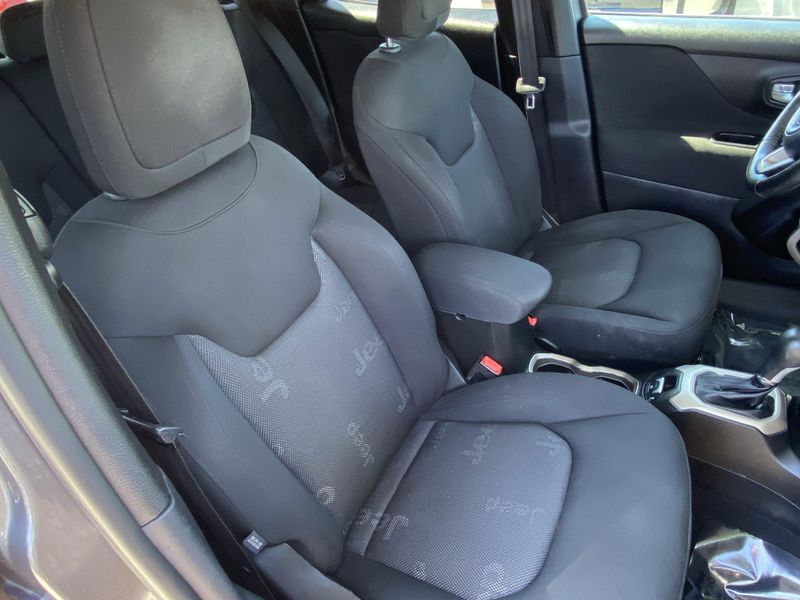 Used 2016 Jeep Renegade LatitudeImage 11