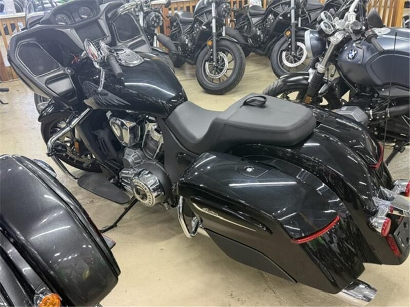 Used 2020 Indian Motorcycle CHALLENGER LIMITED Image 2