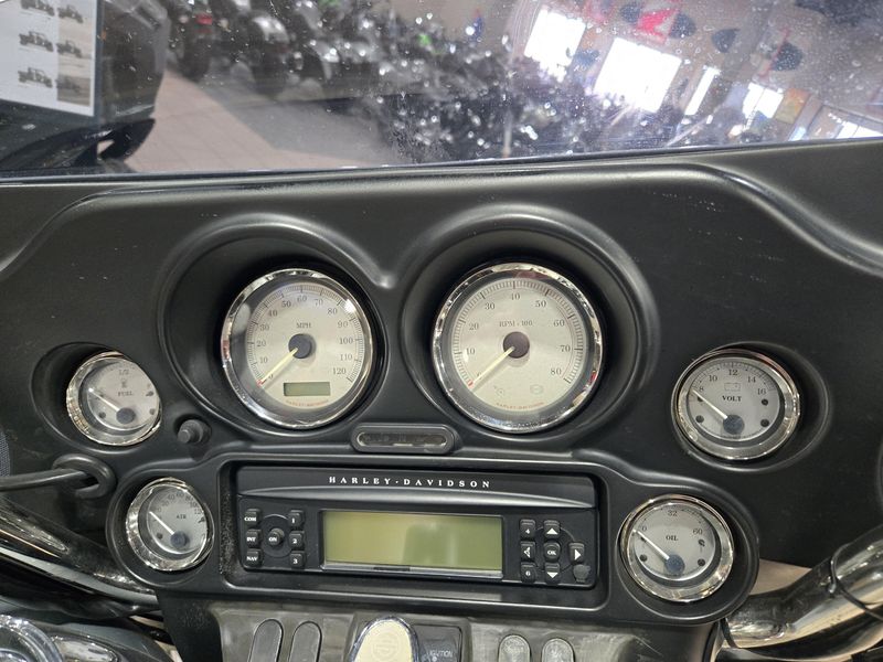 USED 2010 HARLEY STREET GLIDE Image 15