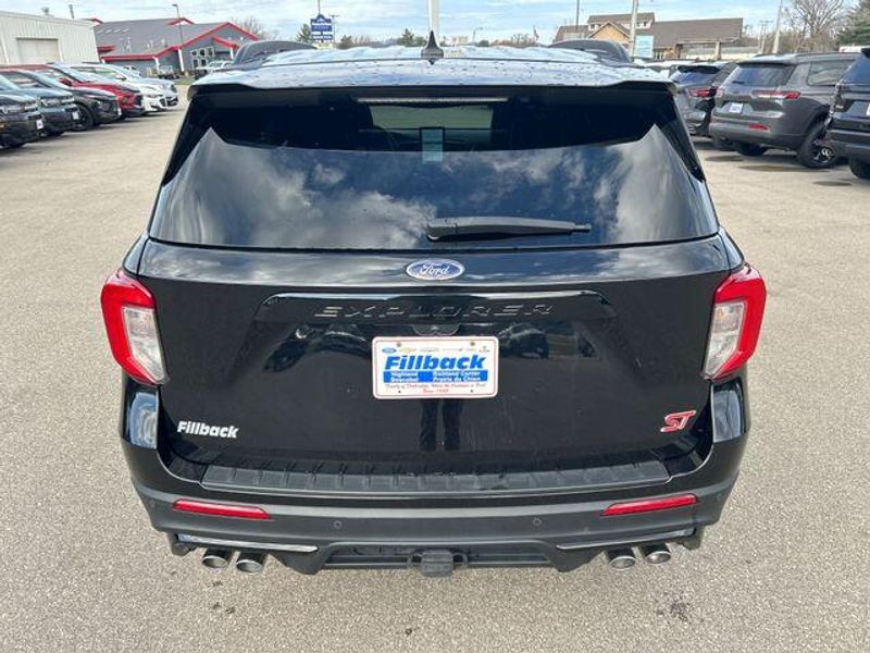 2023 Ford Explorer ST photo 2