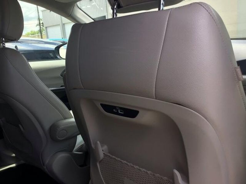 2021 Chrysler Pacifica Touring LImage 16