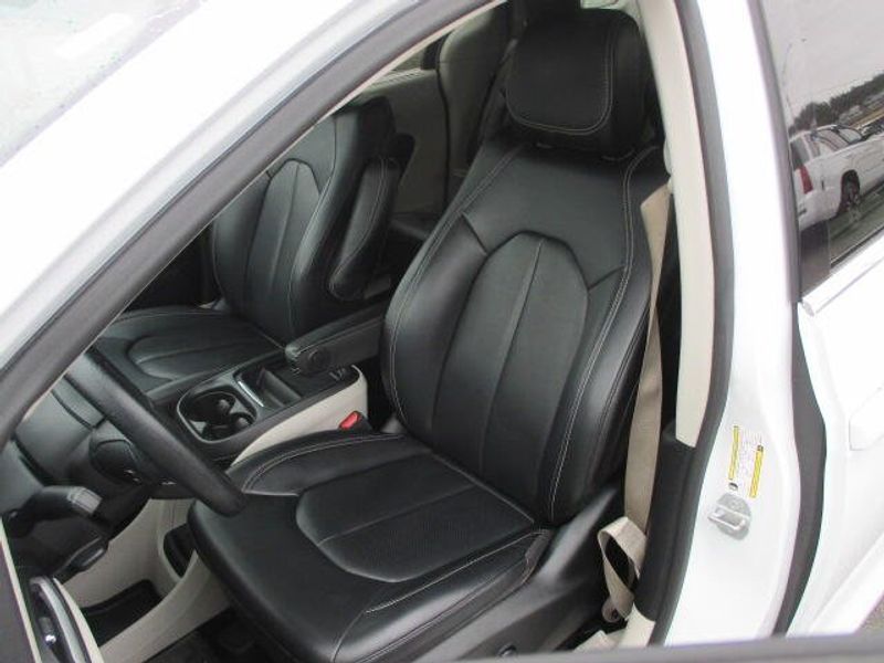 Used 2020 Chrysler Voyager LXIImage 14