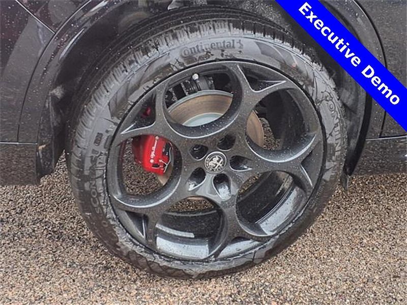 New 2025 Alfa Romeo Stelvio AwdImage 6