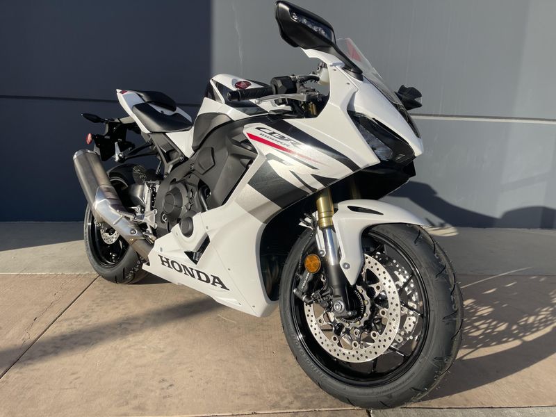 2025 Honda CBR1000RR Image 1
