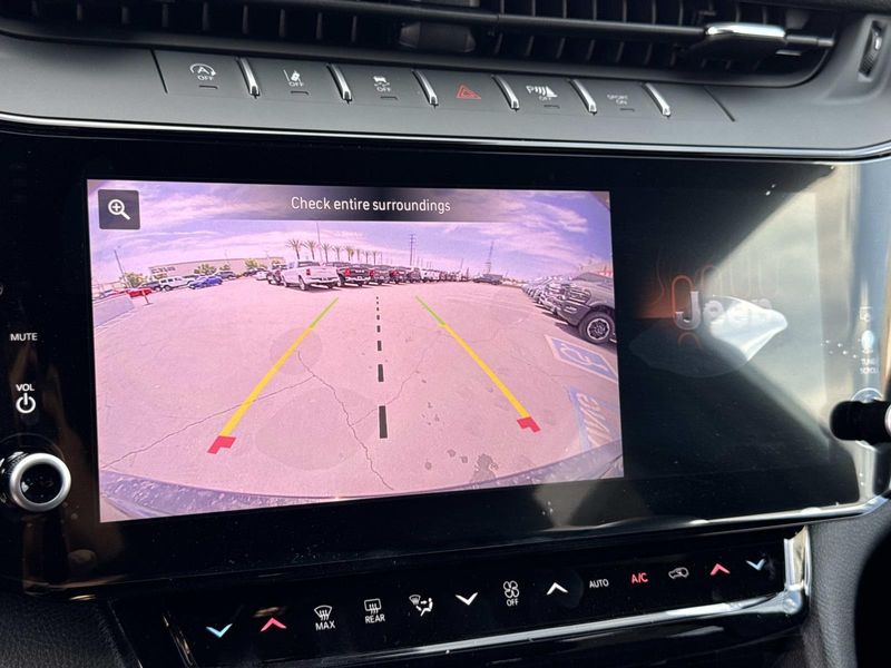 New 2026 Jeep Grand Cherokee Laredo Altitude 4x2