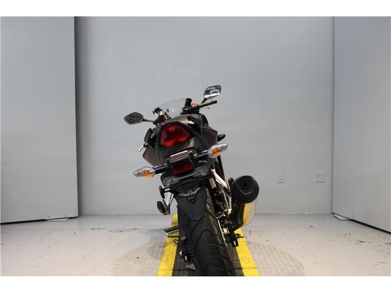 2022 Honda CBR300R ABS Image 2