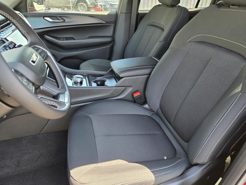 New 2026 Jeep Grand Cherokee L Laredo 4x2