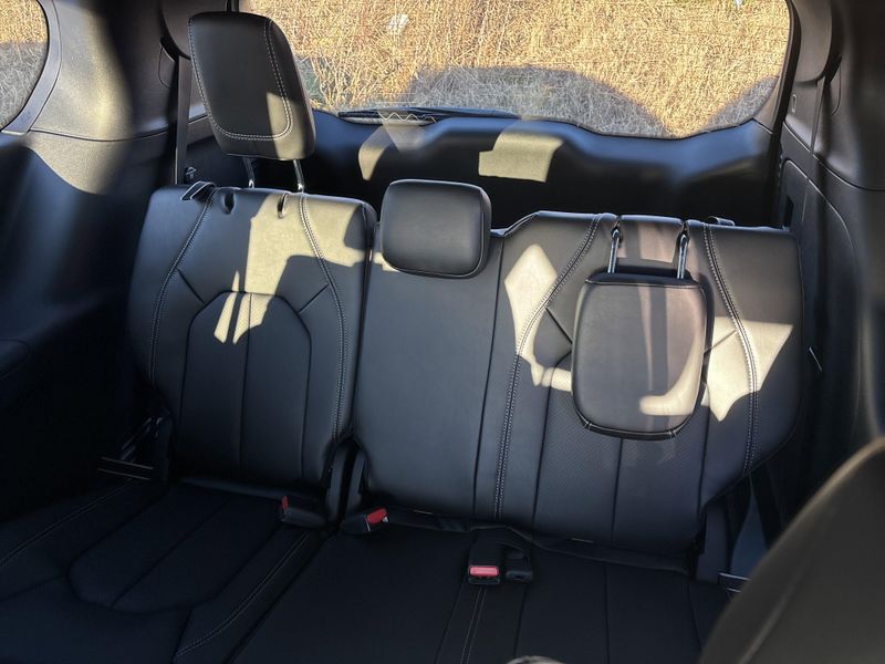 New 2026 Chrysler Pacifica SelectImage 18