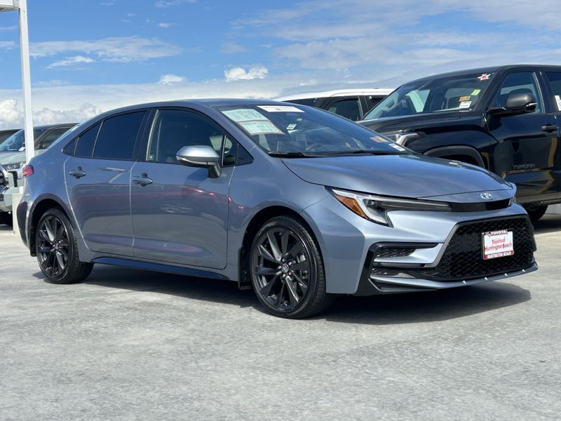 Used 2025 Toyota Corolla SEImage 2