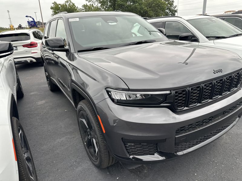 New 2025 Jeep Grand Cherokee L Altitude X 4x4Image 3