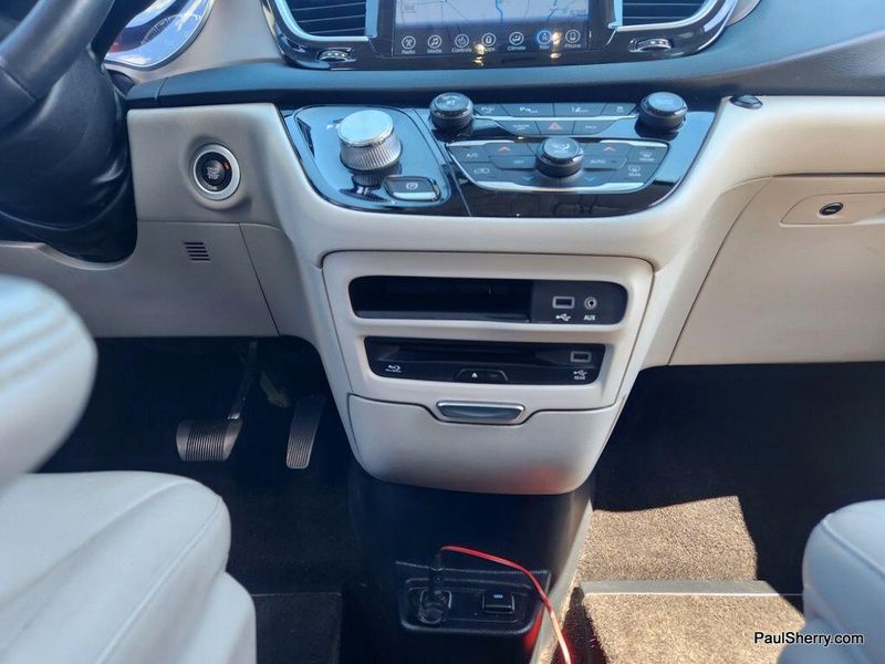 2017 Chrysler Pacifica Touring-L PlusImage 38