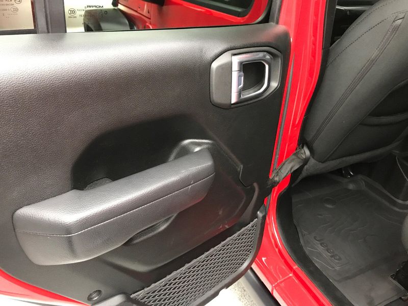 2022 Jeep Wrangler Unlimited WillysImage 15