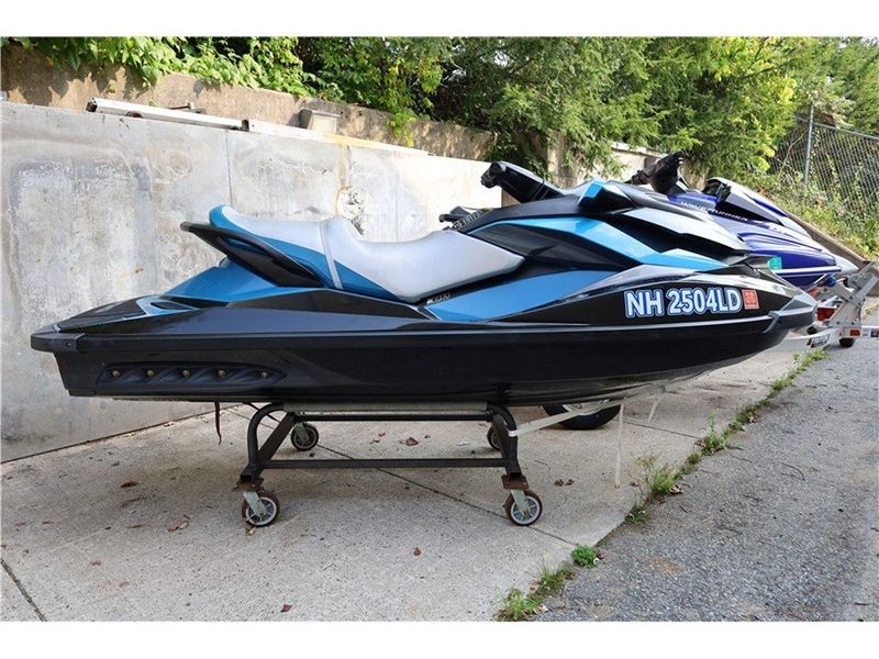 2018 Seadoo PW GTI SE 155 LBBM 18  in a Blue White exterior color. New England Powersports 978 338-8990 pixelmotiondemo.com 