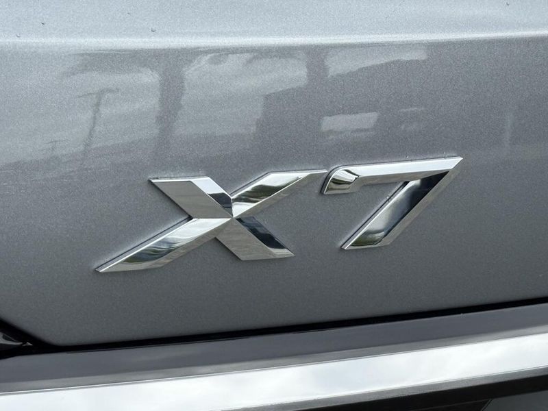 2025 BMW X7 xDrive40iImage 13