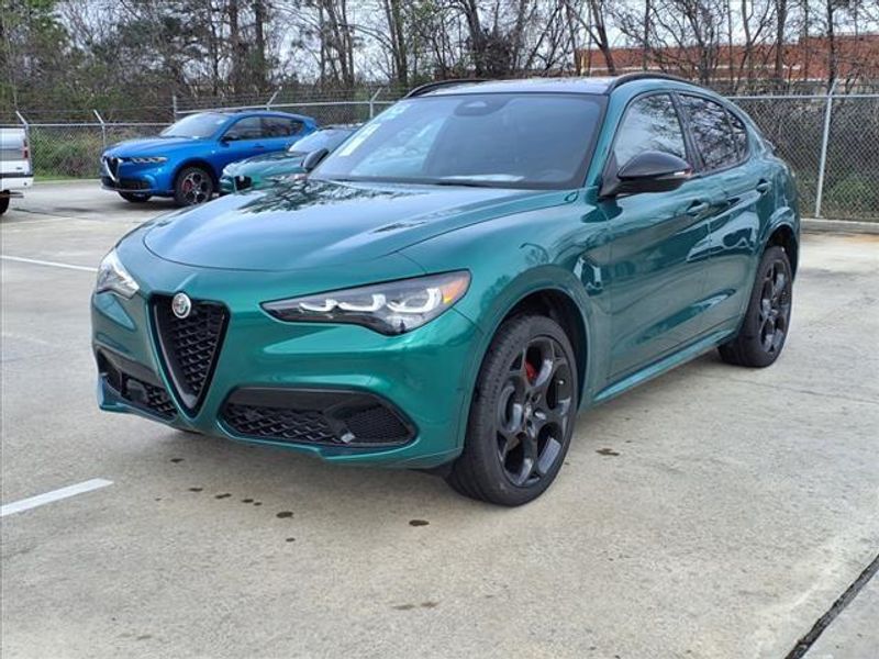 2025 Alfa Romeo Stelvio Image 4