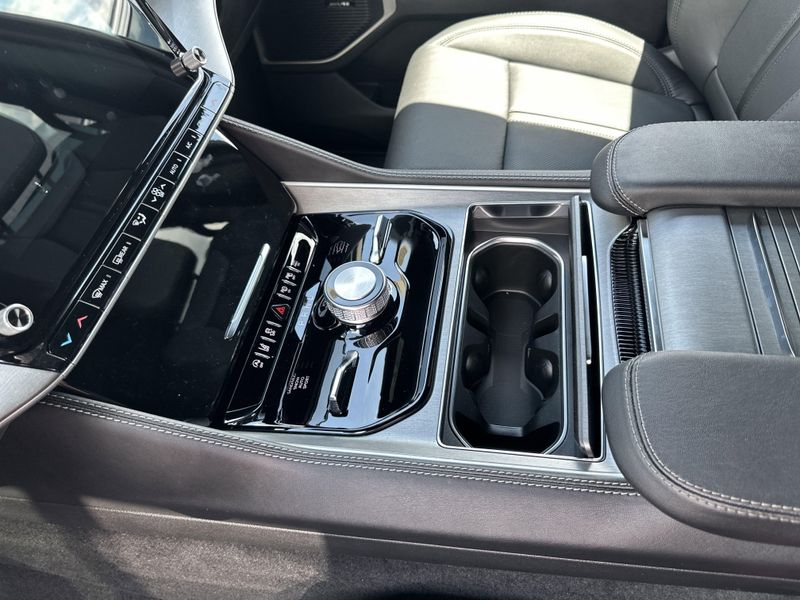 2025 Jeep Wagoneer Carbide 4x4Image 31