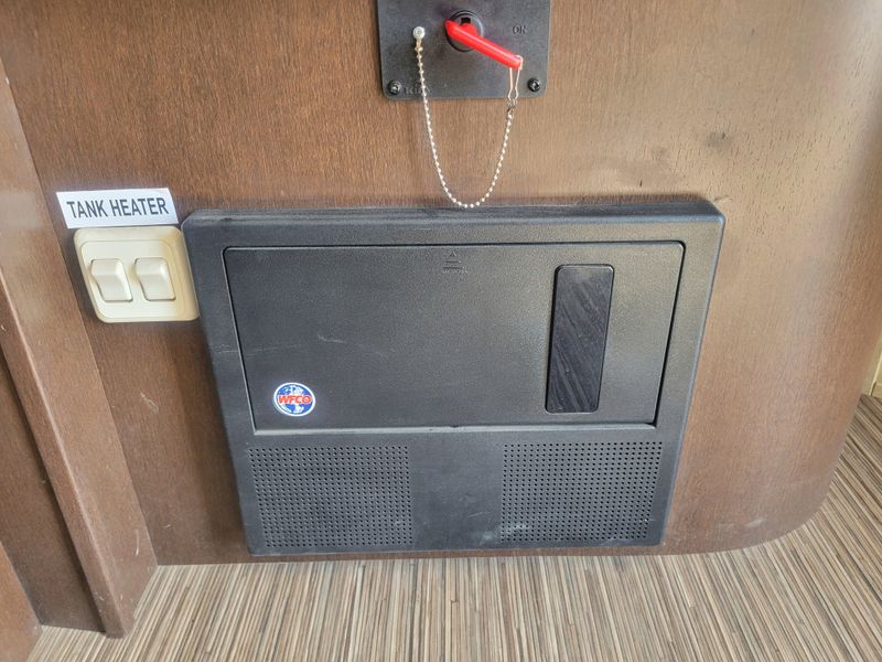 Used 2015 FOREST RIVER STEALTH 1913 Image 25