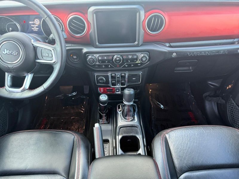 2018 Jeep Wrangler Unlimited Rubicon photo 9