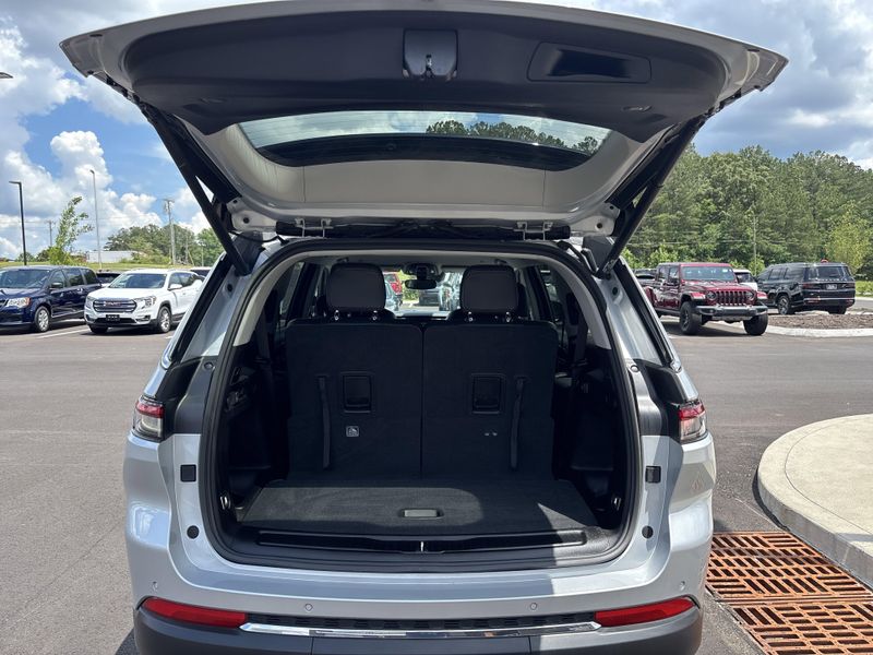 Used 2022 Jeep Grand Cherokee L LimitedImage 5