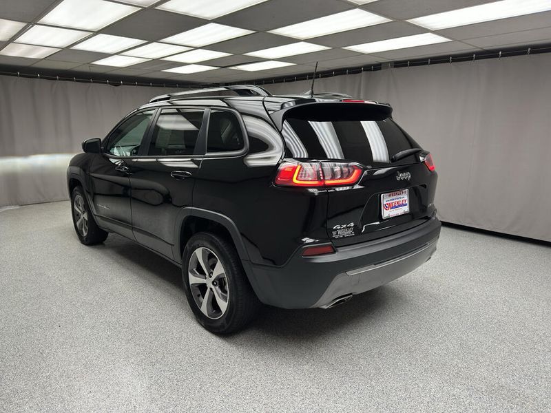 Used 2022 Jeep Cherokee LimitedImage 2