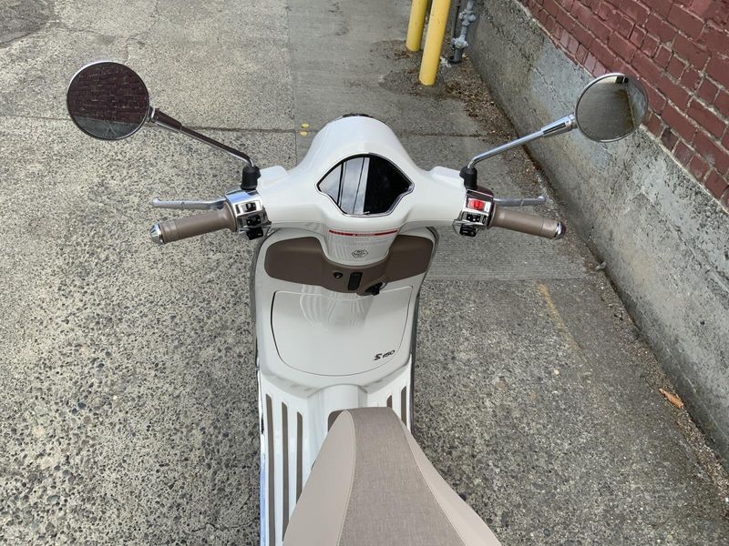New 2027 Vespa PRIMAVERA 150 SPORT 