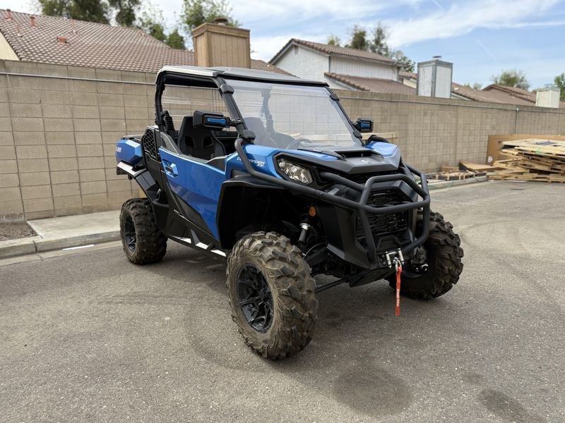 2023 Can-Am COMMANDER XT 700 Image 1