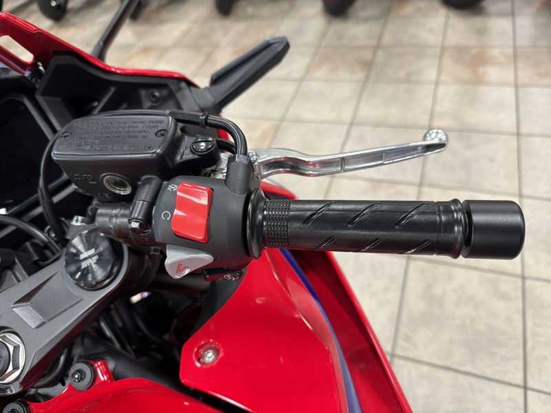 Used 2025 Honda CBR500R Image 24