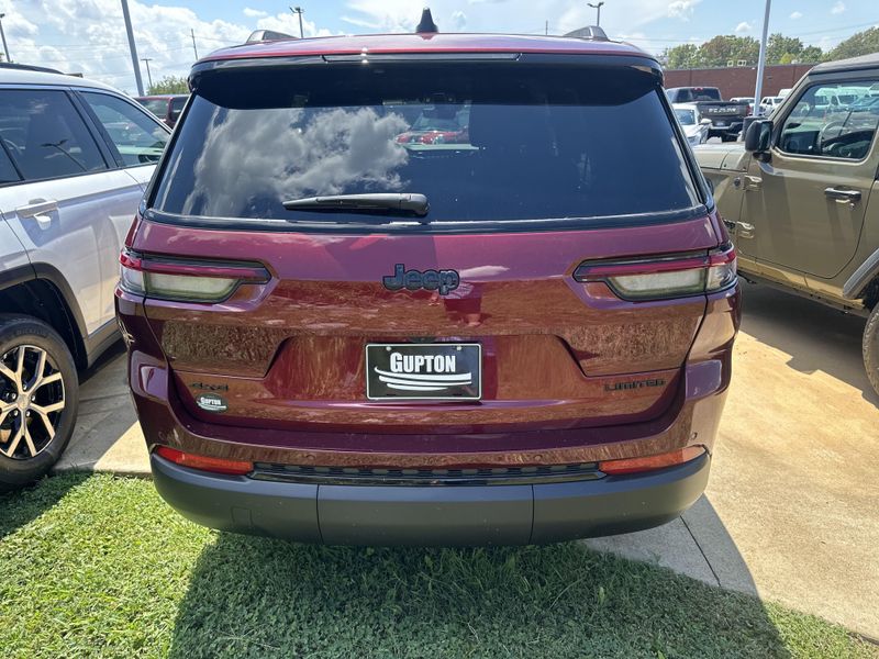 New 2025 Jeep Grand Cherokee L Limited 4x4Image 8