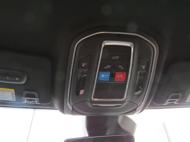 New 2026 Jeep Grand Cherokee L Limited 4x4Image 25